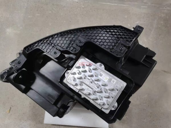 Geely Azcarra headlamp 7051025300 & 7051025200 - Image 5